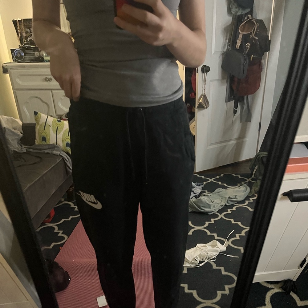 BLACK NIKE SWEAT PANTS